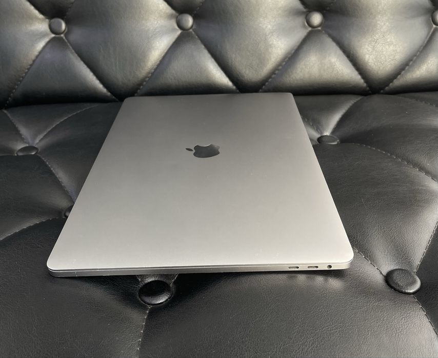 Apple MacBook Pro 2018 i9 32GB/1 TB в хорошем состоянии