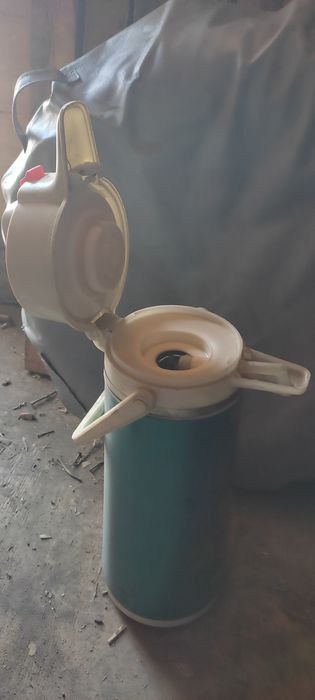 Термоса разные с по одной цене