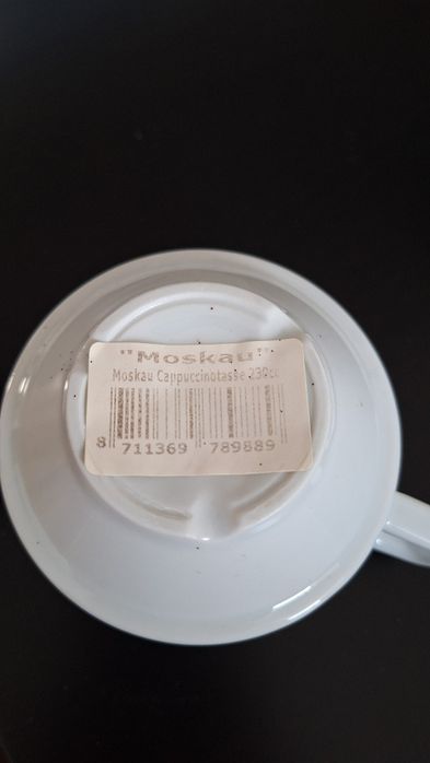 Farfurii, pahare, cani