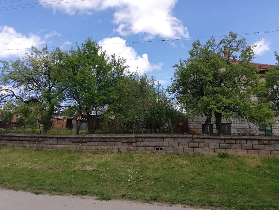 Продава се Голяма Къща