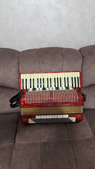 Vând Hohner Tango V M, stare impecabilă, compresie foarte bună.