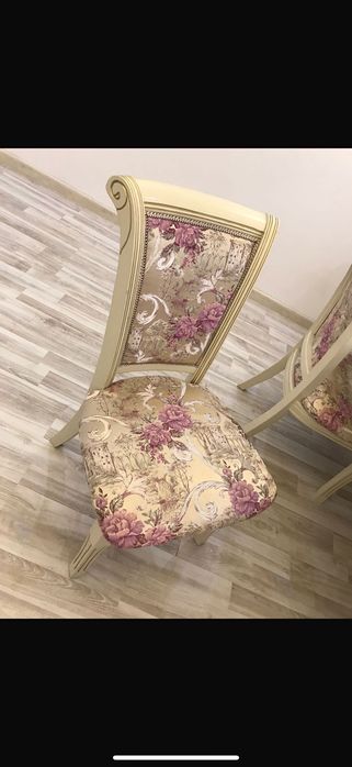 Стол со стульями