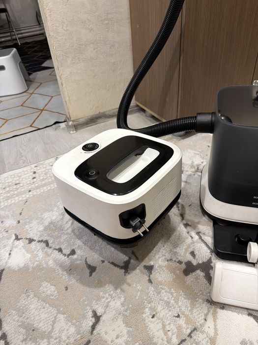 Пылесос “”JEBE”.