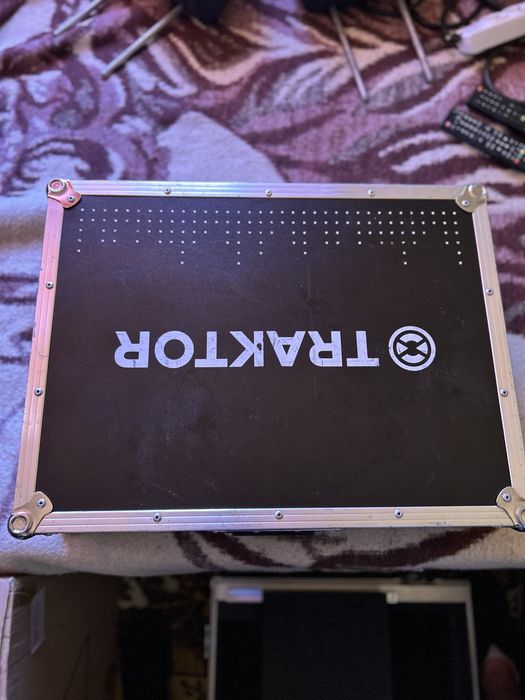 Flight case transport consolă DJ Traktor S2 MK3