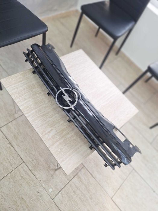 Opel Astra H Оргинална решетка