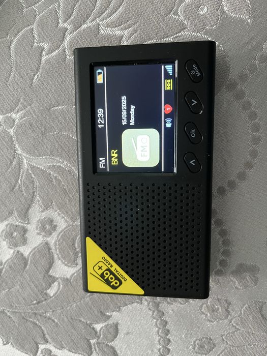 Продавам портативно цифрово радио DAB PC1