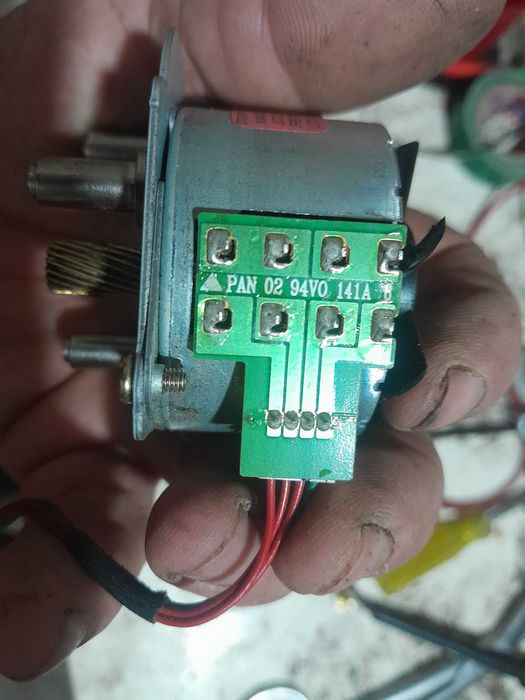 Шагавый двигатель