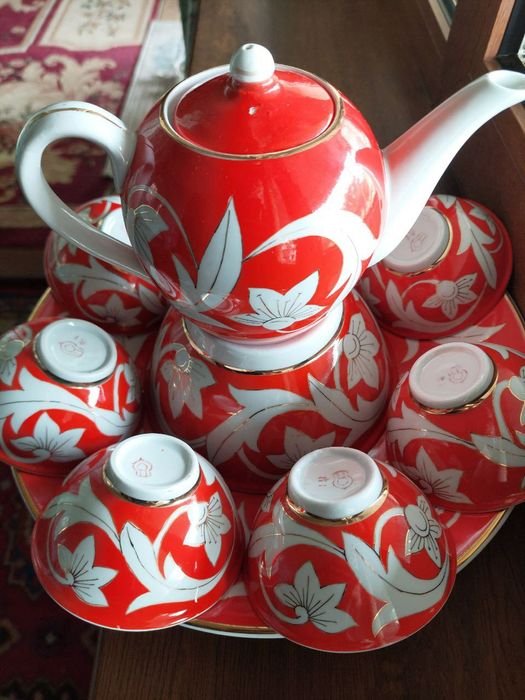 Serviz komplektda 1 ta choynak,  1 t a  kosa, 6 ta piola