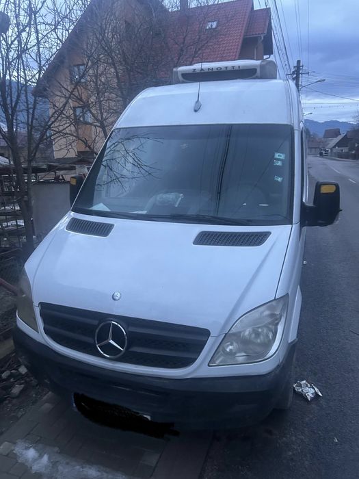 Vand autoturism mercedes cu frig