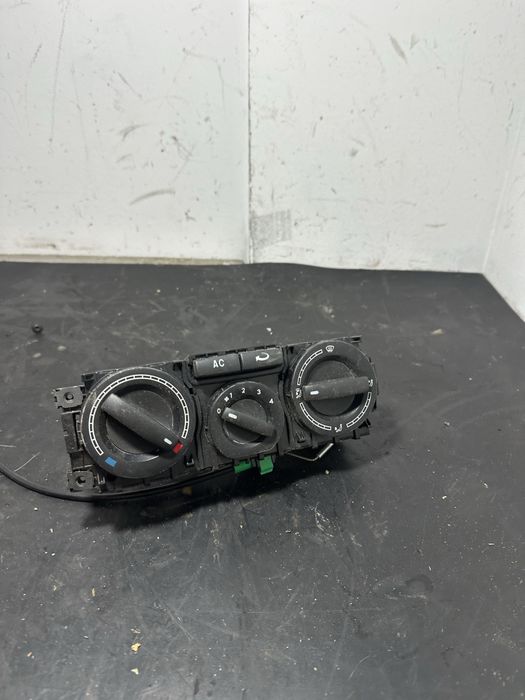 Panou comanda clima Vw T5  Transporter caravelle 1.9 2.5 7H0820045