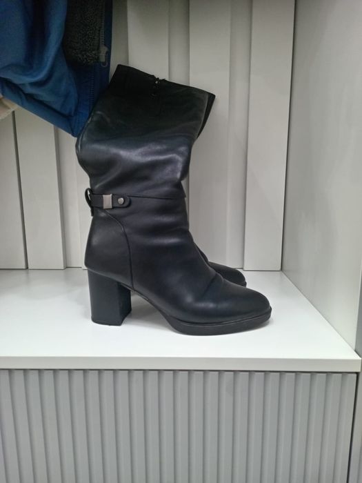 Продам женские сапоги