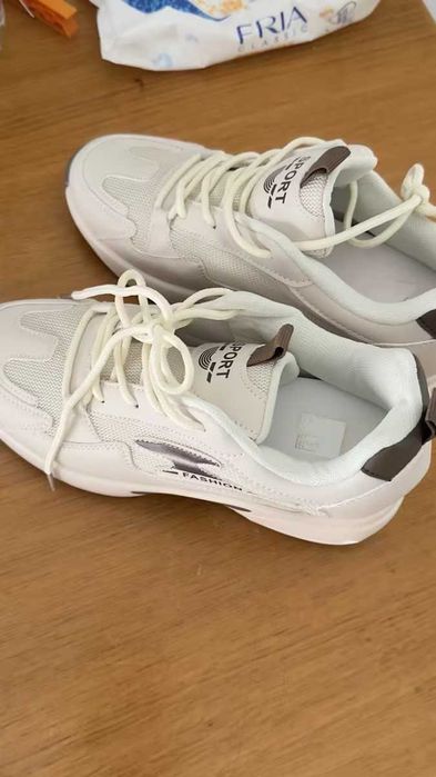 Нови маратонки със скрита платформа