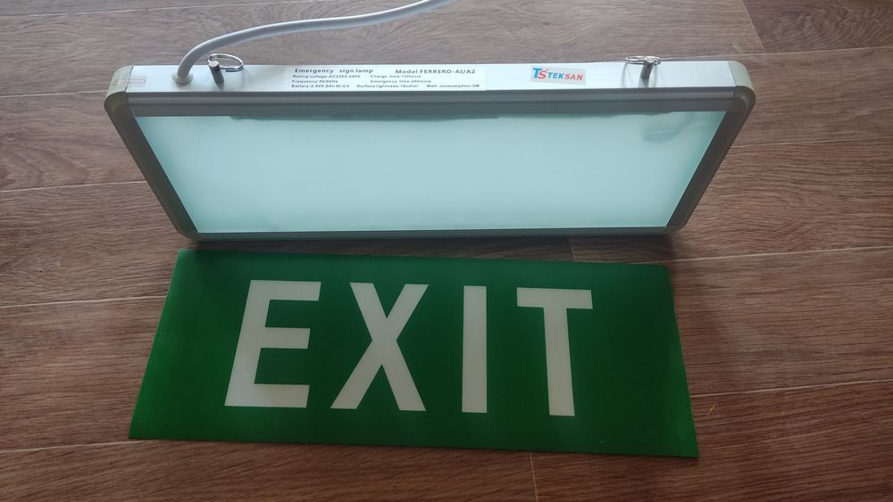 Эвакуационный знак EXIT. Электрический