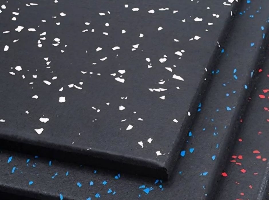 Професионална настилка за фирнес гумена гладка 
Не се рони 
Не мирише