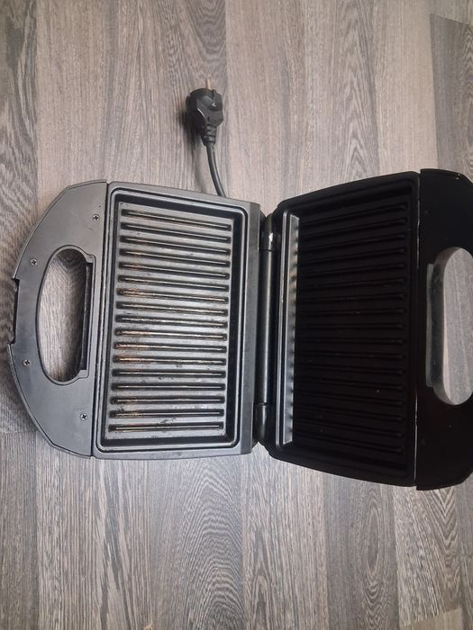 Сэндвичница в хорошем состоянии