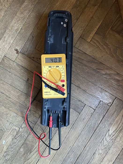 Vînd baterie bicicletă electrică.