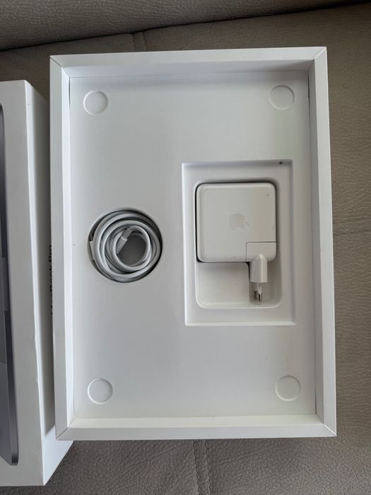 MacBook 13 Pro 2020 8GB/256GB