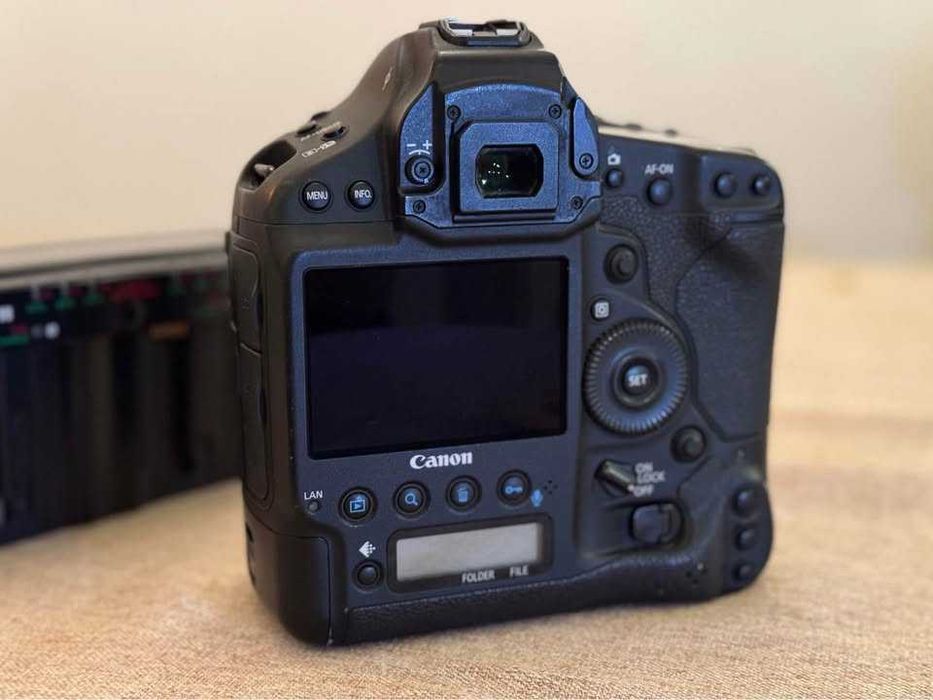 Фотокамера Canon EOS-1D X САМО ТЯЛОТО