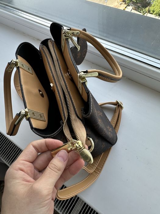 Стильная кожаная сумка