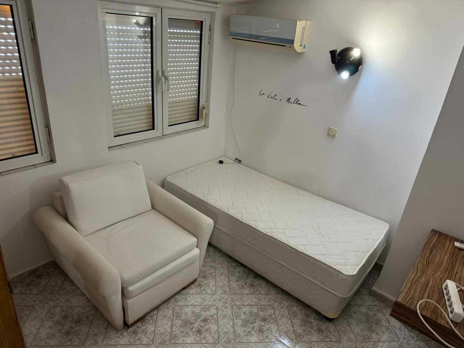 Дава се под наем Тристаен апартамент в Бургас, Братя Миладинови - 80 кв.м за 300 € - Снимка #1