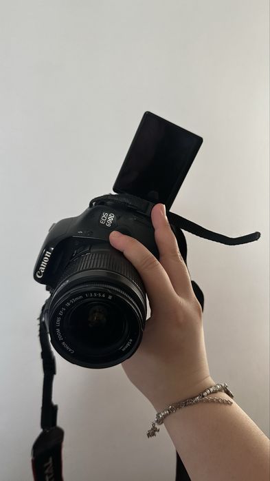 Продам камеру Canon EOS 600D