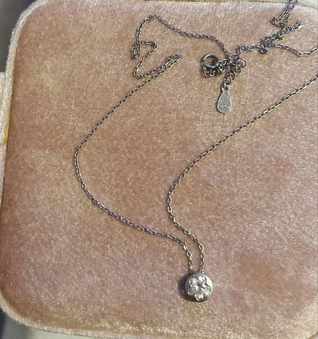 Lantisoare  argint . Detalii in privat