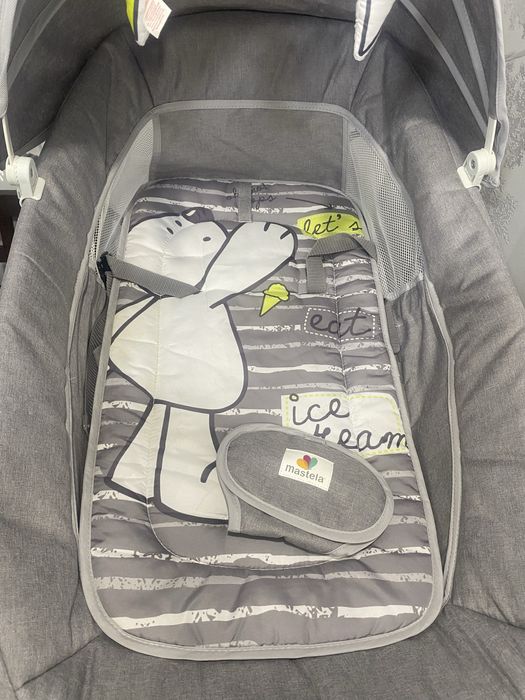 Детский шезлонг качающийся и музыкальный