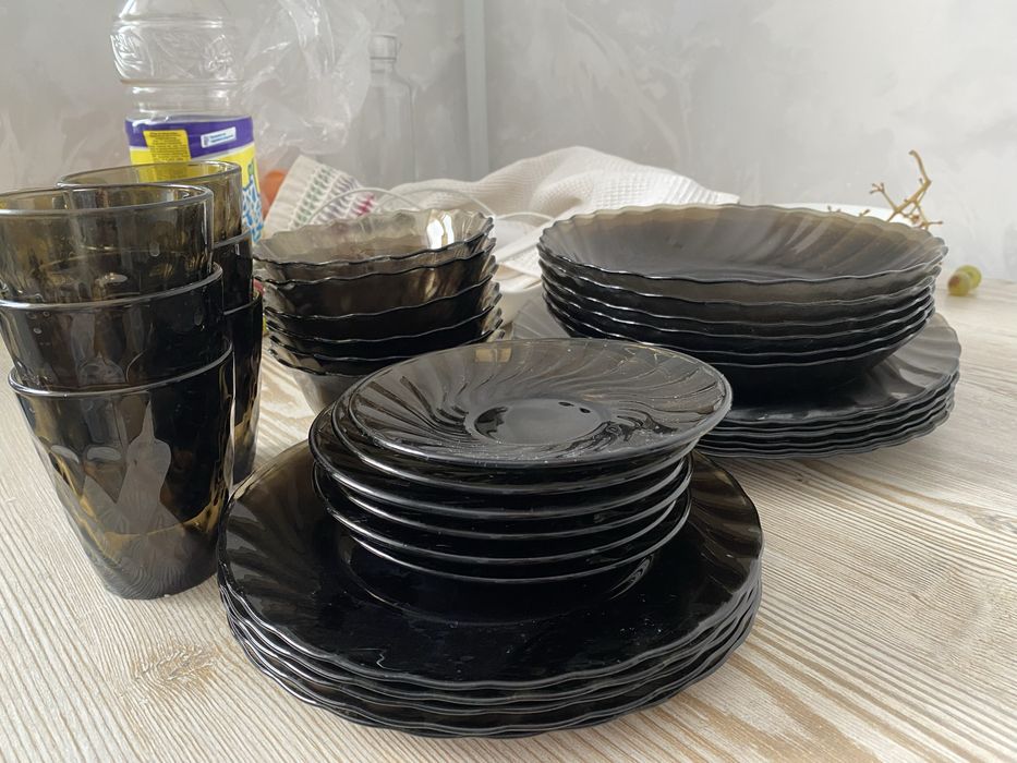 Продам набор тарелок