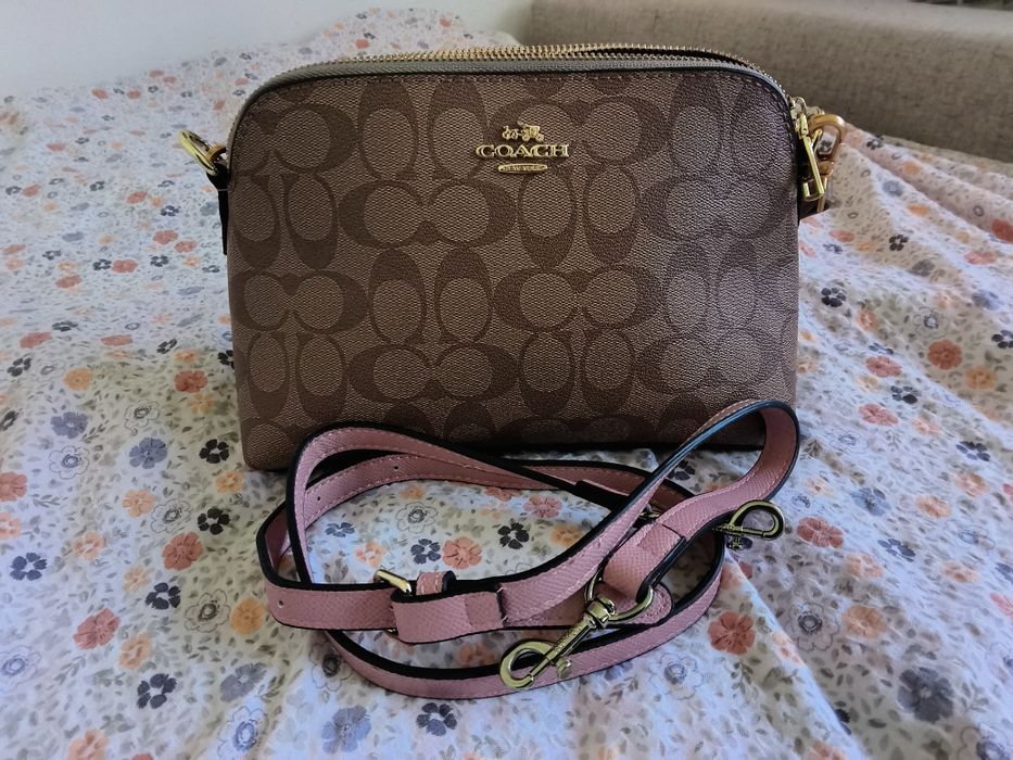 Нова дамска чанта по модел на Coach