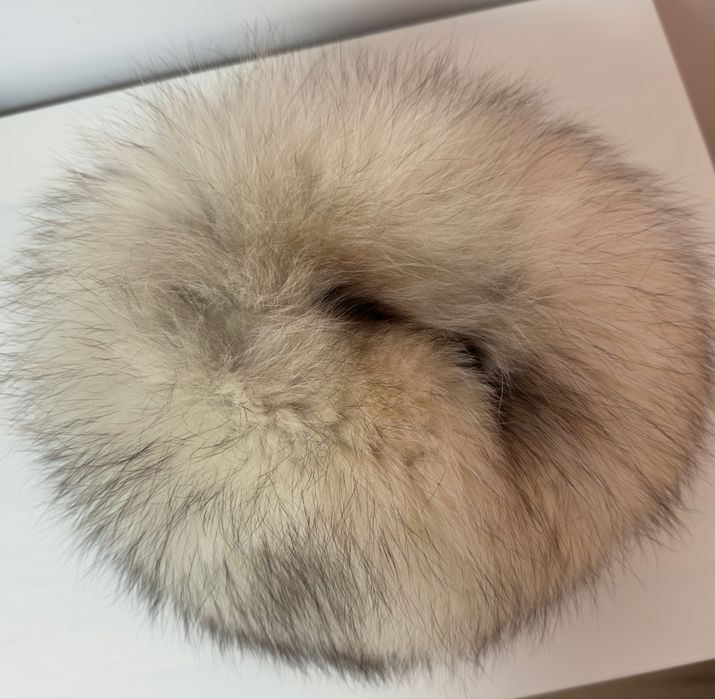 Caciula blana naturala + guler cadou