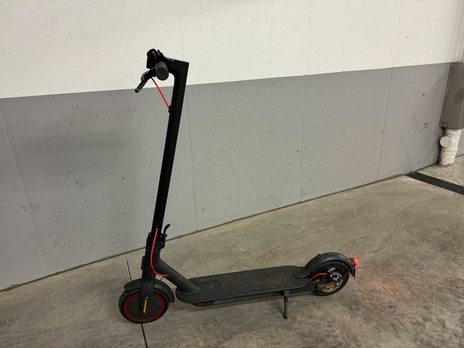 Vând Xiaomi Mi Electric Scooter Pro 2 în stare impecabilă