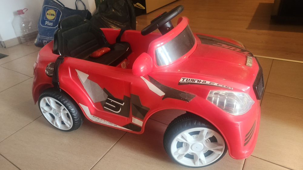 Masinuta copii roșie cu acumulator nou