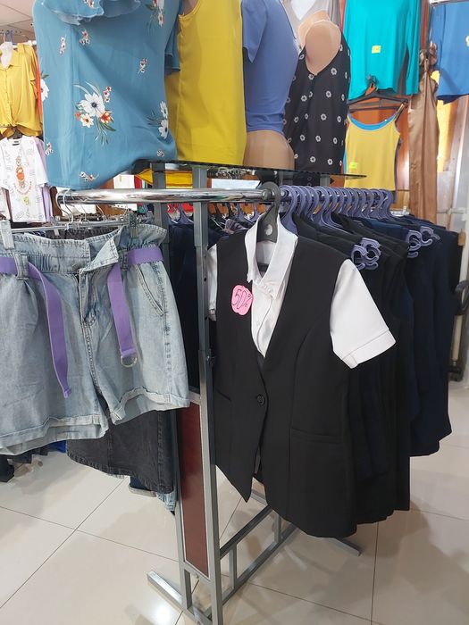 Продам стойку для одежды.