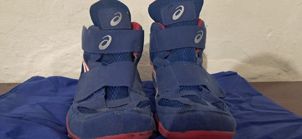 Продам борцовки асикс