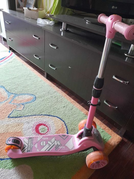Детский самокат,розовый