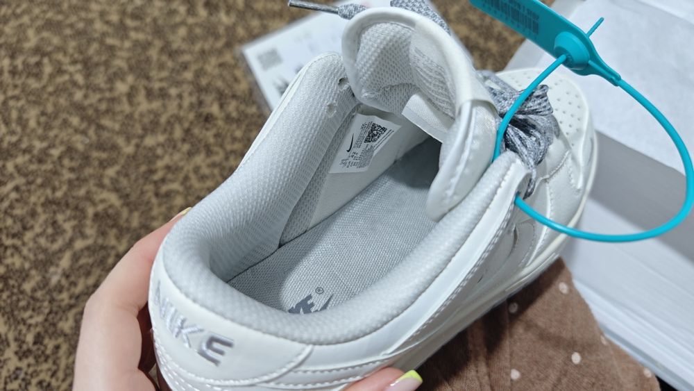 Продам кроссовки Nike новые !