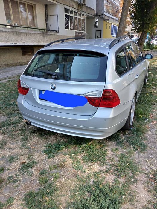 Кола  BMW 320i. ..