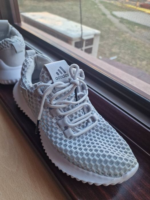 Маратонки Adidas - бели, 40-ти номер, мрежести, летни
