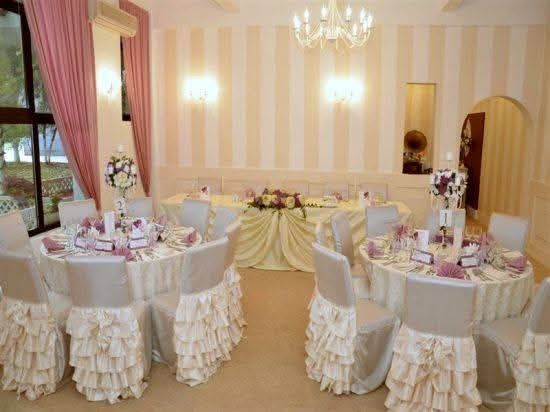 Scaun tapitat din lemn