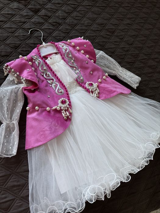 Тақия, жакет, көйлек