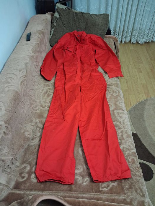 Salopete de munca tip combinezon