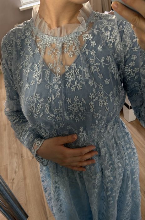 Голубое вечернее платье