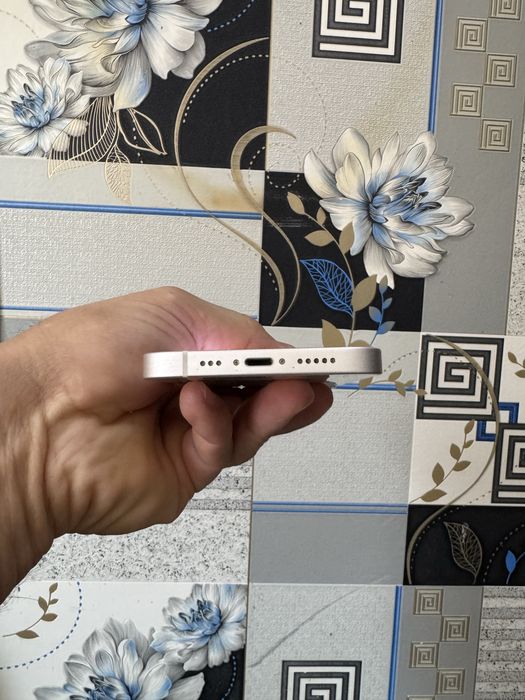 iPhone 13 Айфон белый как новый