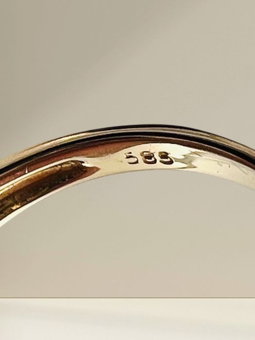 Златен пръстен с диаманти 14к