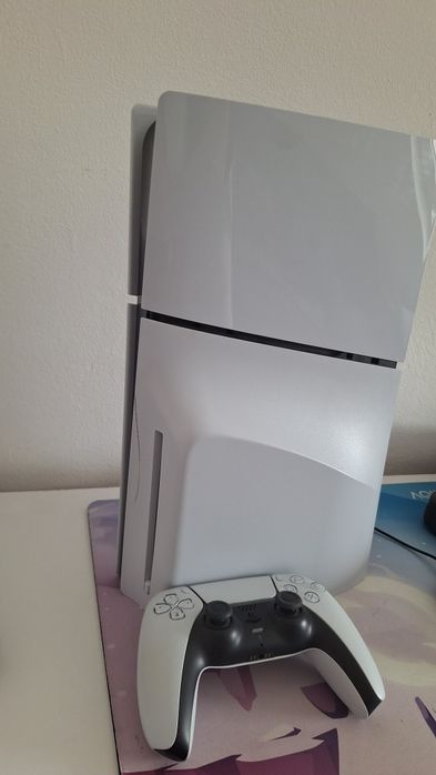 PS5 Slim Disc 1TB plus 1 controller