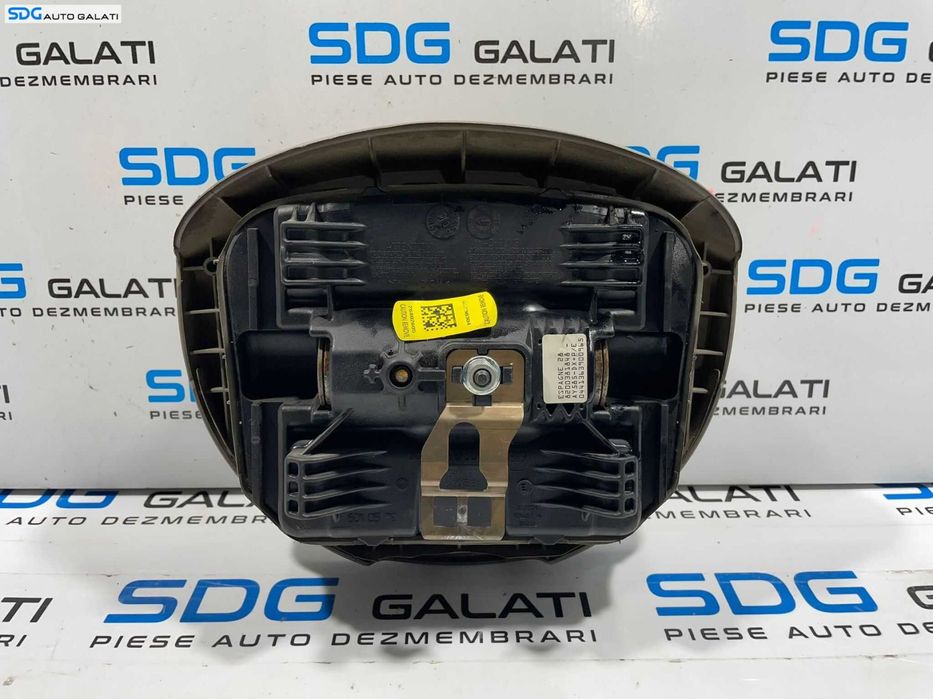 Airbag Volan Renault Megane 2 2002 - 2008 Culoare Cream Crem Bej Cod 8200381848 [L4176]