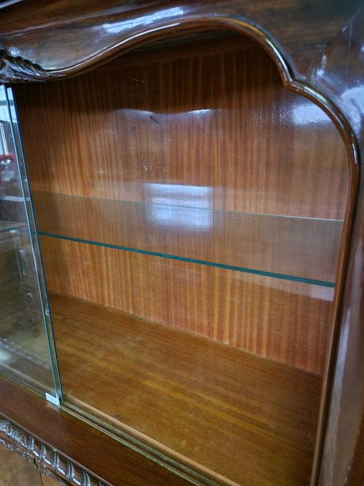 Антикварен витринен шкаф от масивен орех в стил "ЛУИ XV"