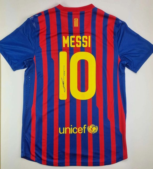 Vând tricou semnat de Lionel Messi