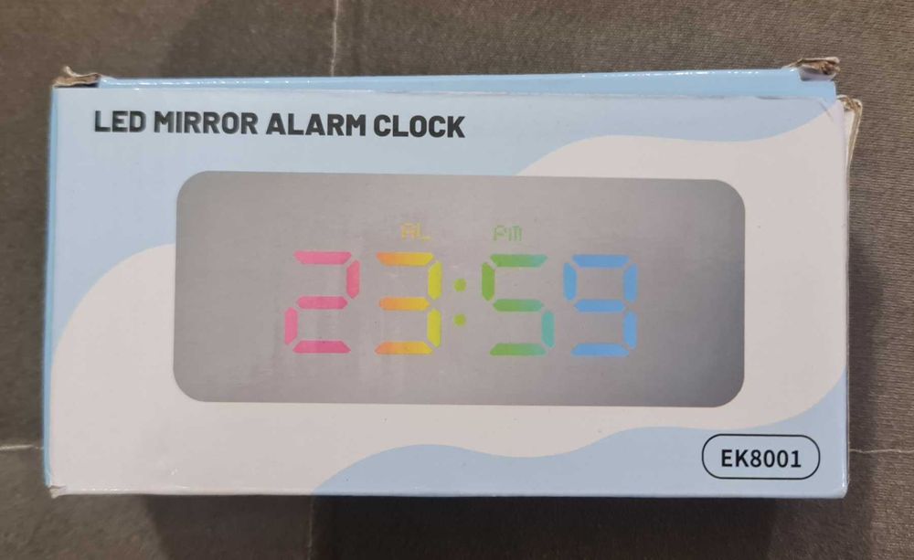 Настолен огледален LED часовник