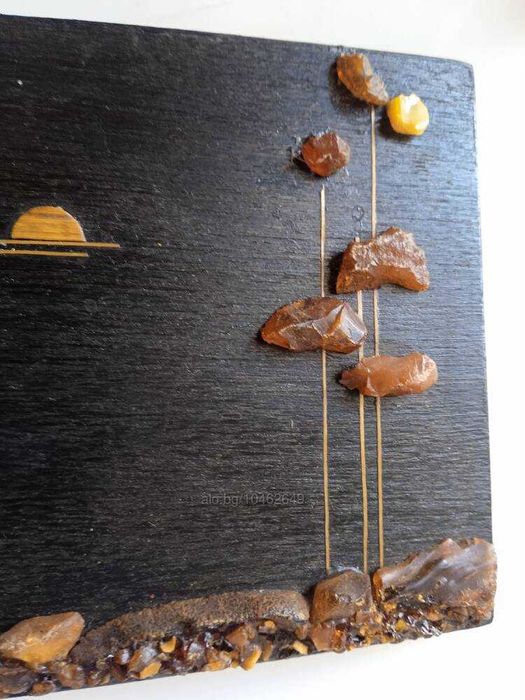 Картина с балтийски кехлибар на дърво 10*18 см